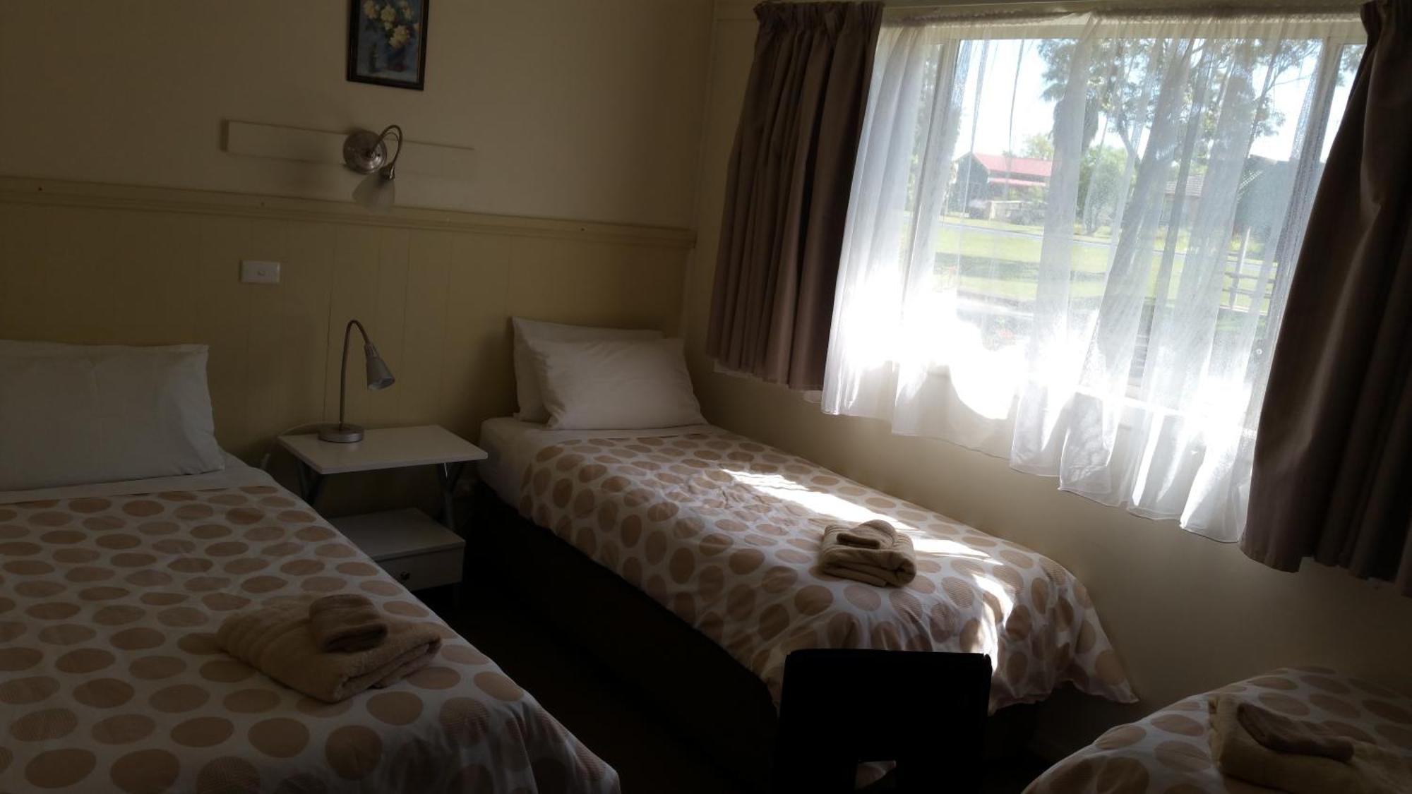 Kaniva Midway Motel Room photo